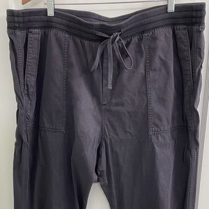 EUC Women’s GAP Utility Jogger in size XXL